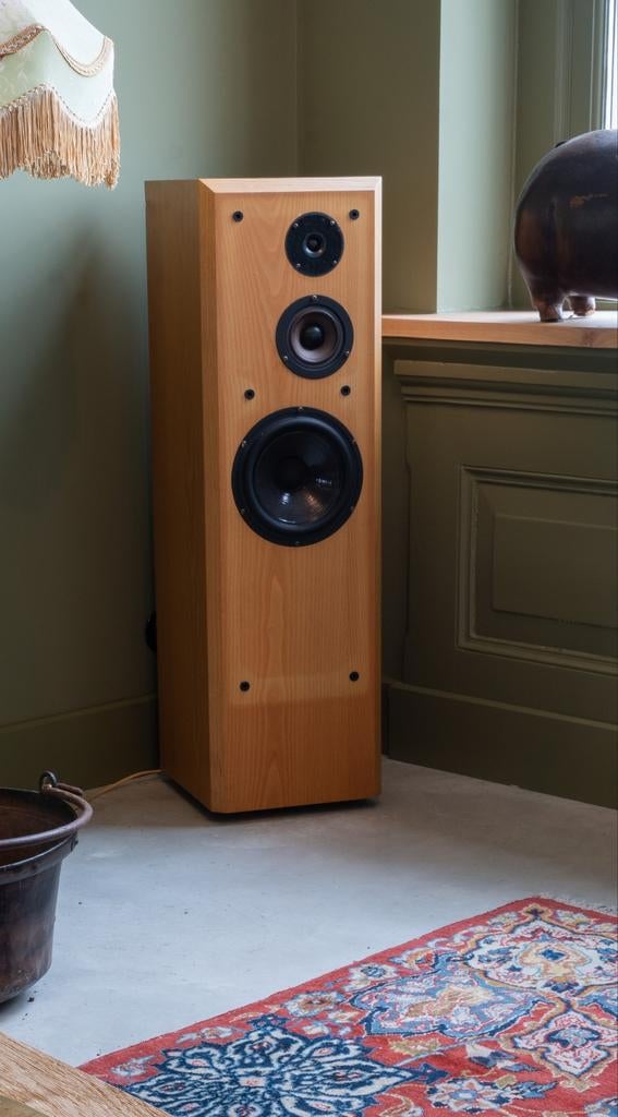 2x TRANSLATOR Stylus One., Gebruikt, 60 tot 120 watt, Front, Rear of Stereo speakers, Ophalen