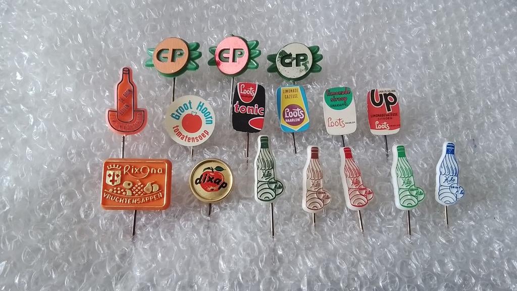 16 verschillende speldjes frisdranken en sapjes., Ophalen of Verzenden, Zo goed als nieuw, Overige onderwerpen