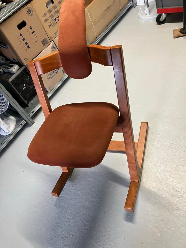 Stokke Pendulum Stoel - Klassiek Design, Huis en Inrichting, Stoelen, Ophalen, Gebruikt, Bruin, Eén