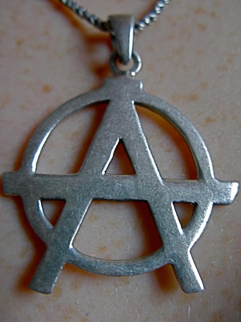 Zilveren 925 zilver kettinghanger symbool anarchie / anarchy, Verzenden, Nieuw, Kruis of Symbool, Zilver