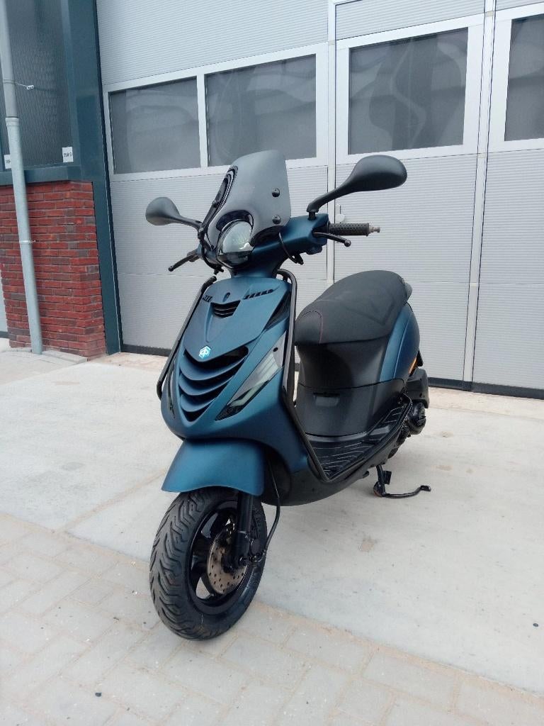 Piaggio Zip 4T Scooter Mat Blauw FULL OPTION 45km/u (BROM), Ophalen of Verzenden, Zo goed als nieuw
