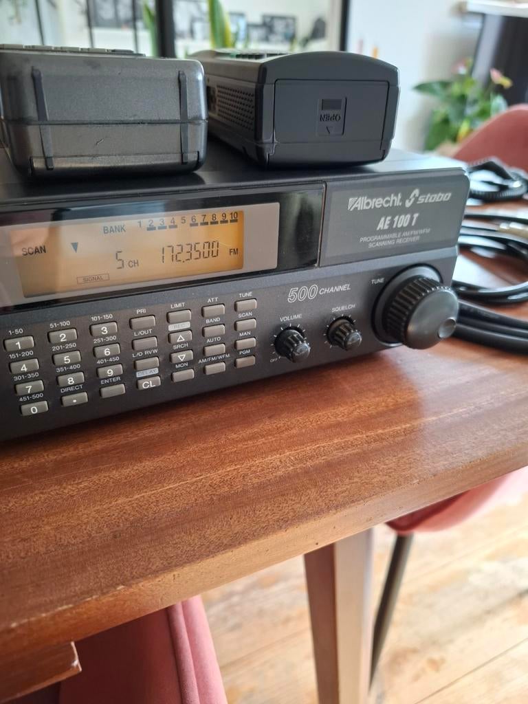 Albrecht AE 100 T en handheld scanners incl accessoires, Ophalen of Verzenden, Gebruikt, 500 kanalen of meer, Draagbaar