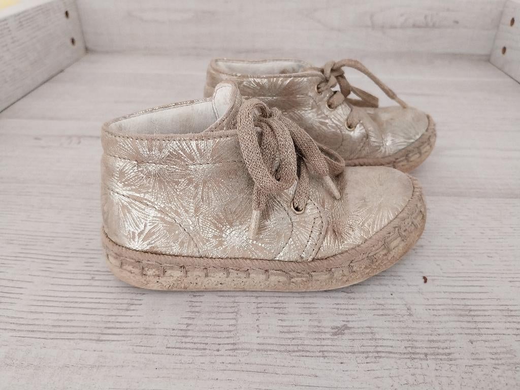 Falcotto zilverkleurige veterschoenen maat 24, Gebruikt, Meisje, Ophalen of Verzenden, Falcotto