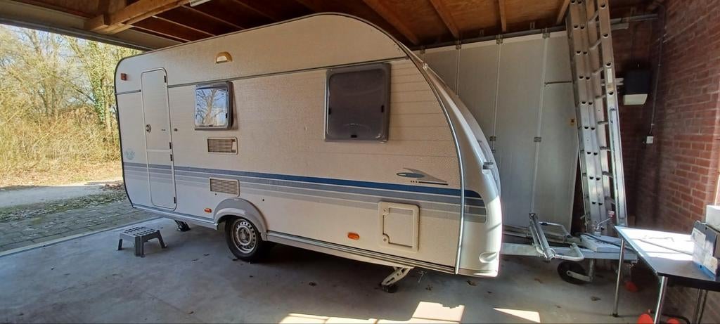 Adria Adora 432 PS uit 2005 - Compacte en complete caravan, Treinzit, Particulier, Tot en met 4, Adria