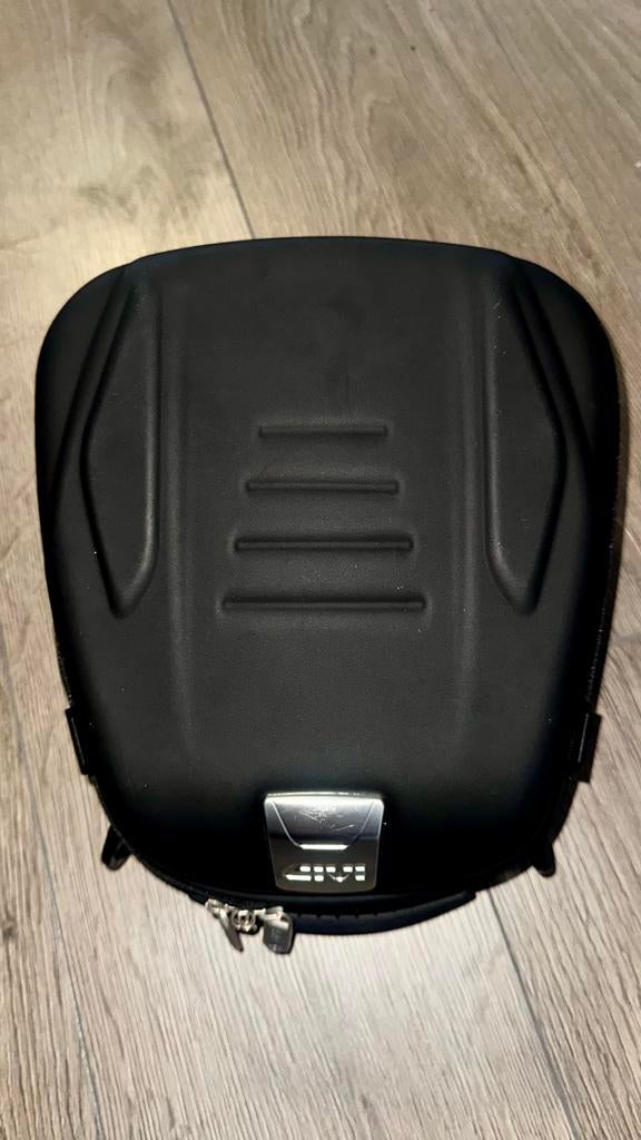 Givi ST605+ tanklocked tanktas, zo goed als nieuw, Ophalen of Verzenden, Zo goed als nieuw