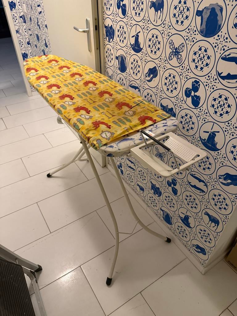 Brabantia Strijkplank met vrolijke hoes, Ophalen of Verzenden, Gebruikt, Strijkijzer met snoer