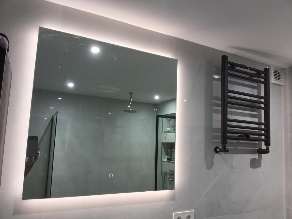 Spiegel met LED verlichting 80x80cm bijna nieuw, Ophalen of Verzenden, Rechthoekig, Minder dan 100 cm