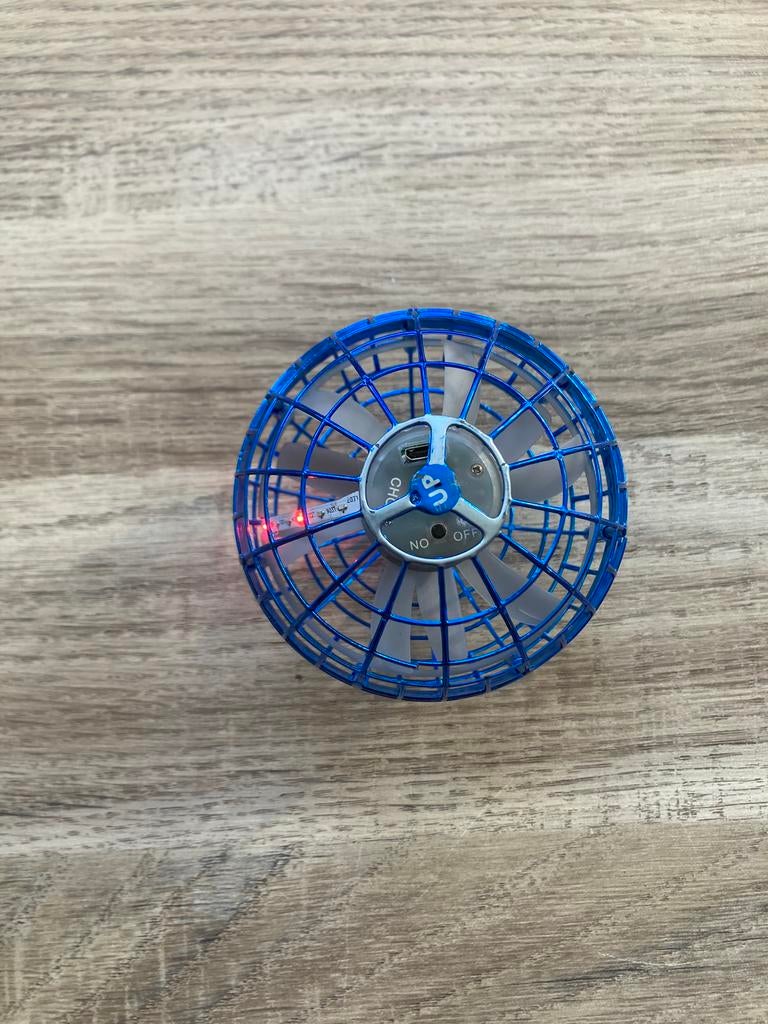 vliegende bal met licht voor kinderen, Ophalen of Verzenden, Zo goed als nieuw