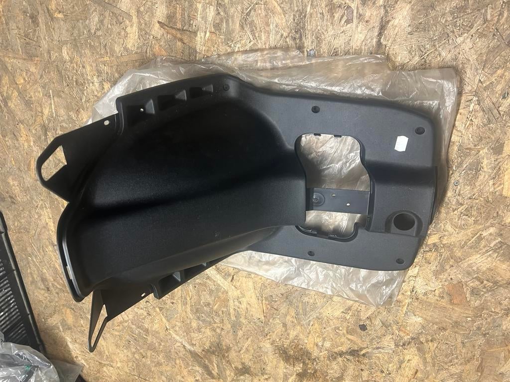 NOS gilera stalker beenschild zwart orgineel binnen kap, Ophalen of Verzenden