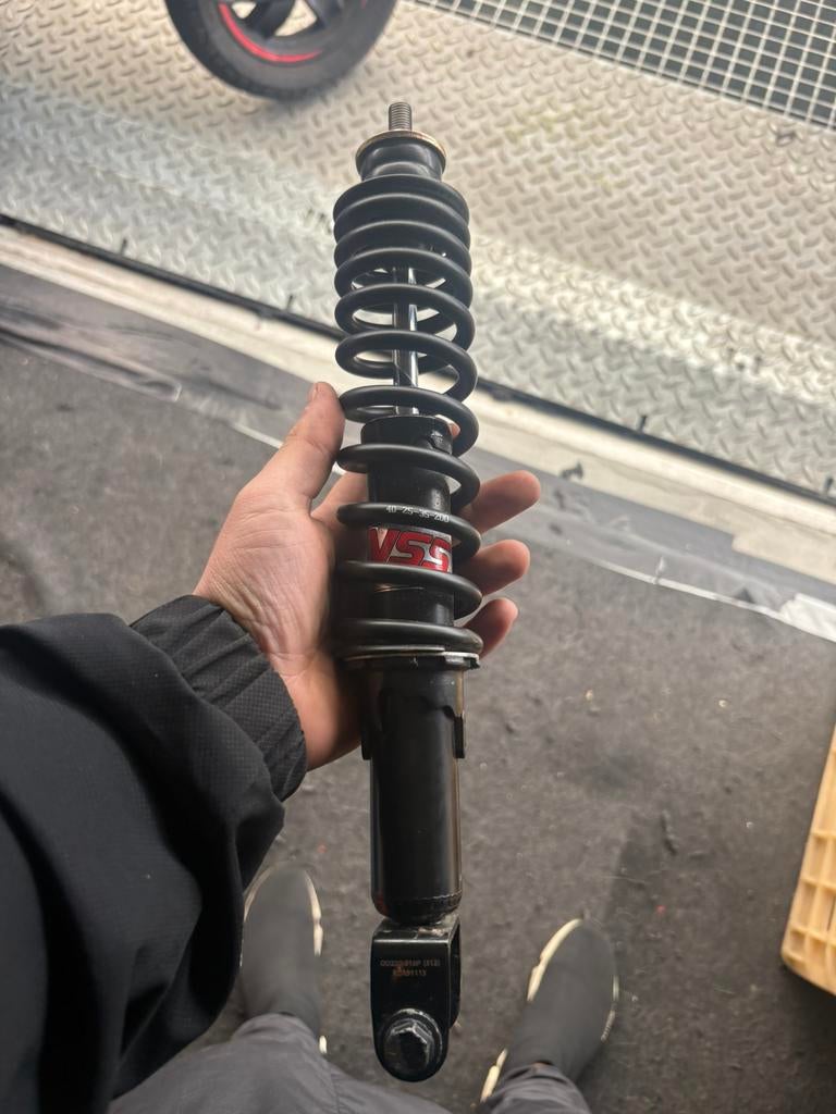 yss schokbreker zo goed als nieuw, Ophalen of Verzenden