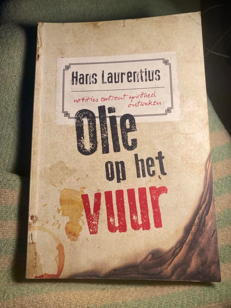 Olie op het Vuur - Hans Laurentius, Ophalen of Verzenden, Zo goed als nieuw, Spiritualiteit algemeen, Achtergrond en Informatie