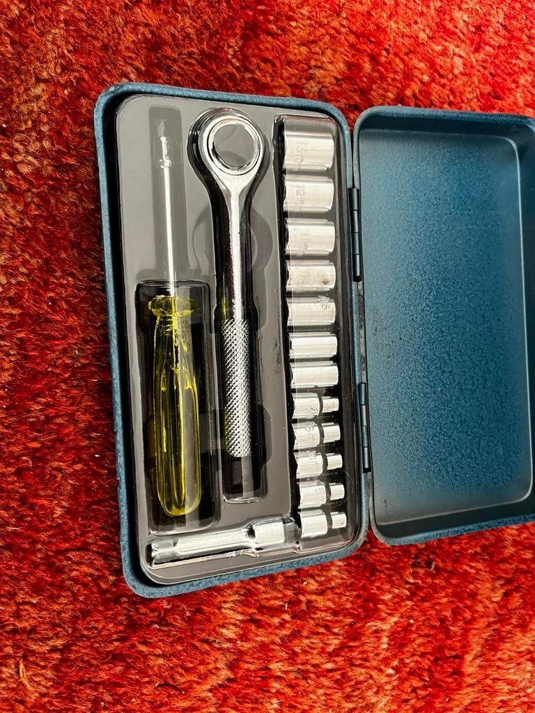 Doppenset met metalen opbergdoos, Fietsen en Brommers, Fietsaccessoires | Fietsgereedschap, Ophalen of Verzenden, Zo goed als nieuw