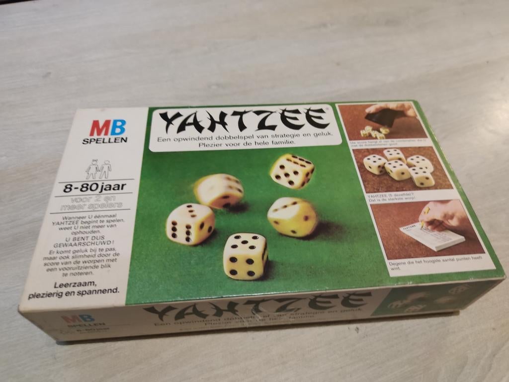 Vintage Yahtzee dobbelspel van MB Spellen, Ophalen of Verzenden, Consumercare@hasbro.nl, Vijf spelers of meer, Gebruikt