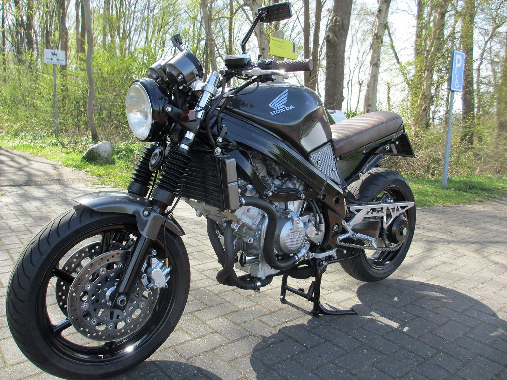 Honda VFR 750 RC36 II – naked bike