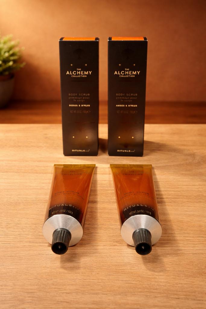 2 voor € 19,00 The Ritual of Alchemy body scrub, Ophalen, Nieuw, Bad & Douche