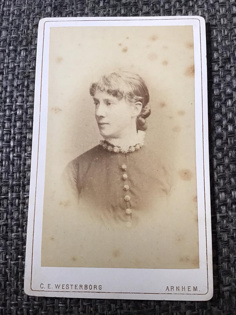 CDV, Dame, C.E. WESTERBORG, ARNHEM, Carte de Visite 3, Ophalen of Verzenden, Voor 1940, Gebruikt, Foto