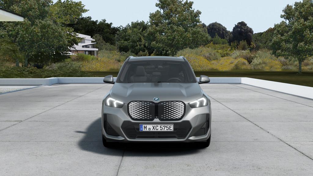 BMW iX1 eDrive20 M Sport / Panoramadak / Trekhaak / Sportsto, Zwart, Nieuw, SUV of Terreinwagen, Zilver of Grijs