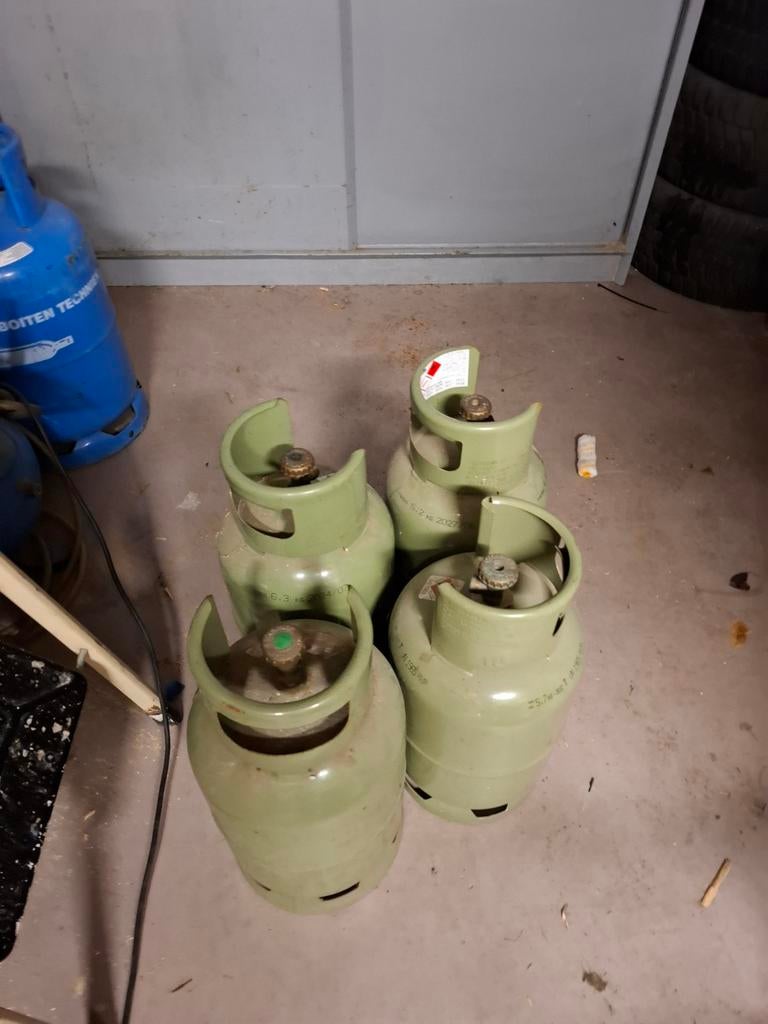 4 gasflessen 5 kg leeg, Ophalen
