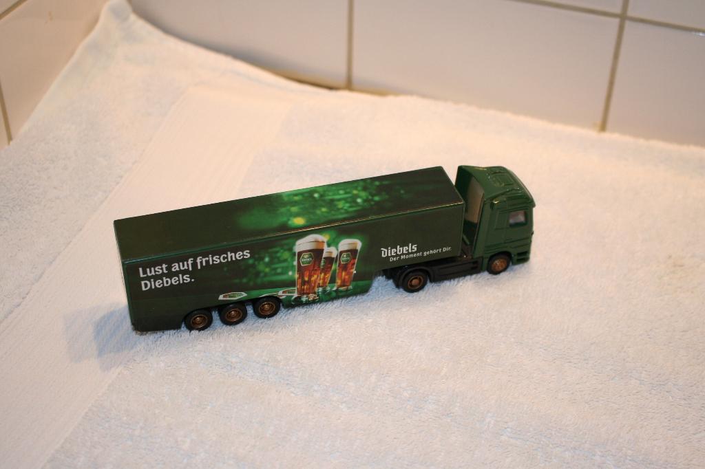 1:87 Biebels Bier Mercedes Vrachtwagen met Oplegger., Gelijkstroom of Wisselstroom, Brug, Tunnel of Gebouw, Nieuw, Ophalen