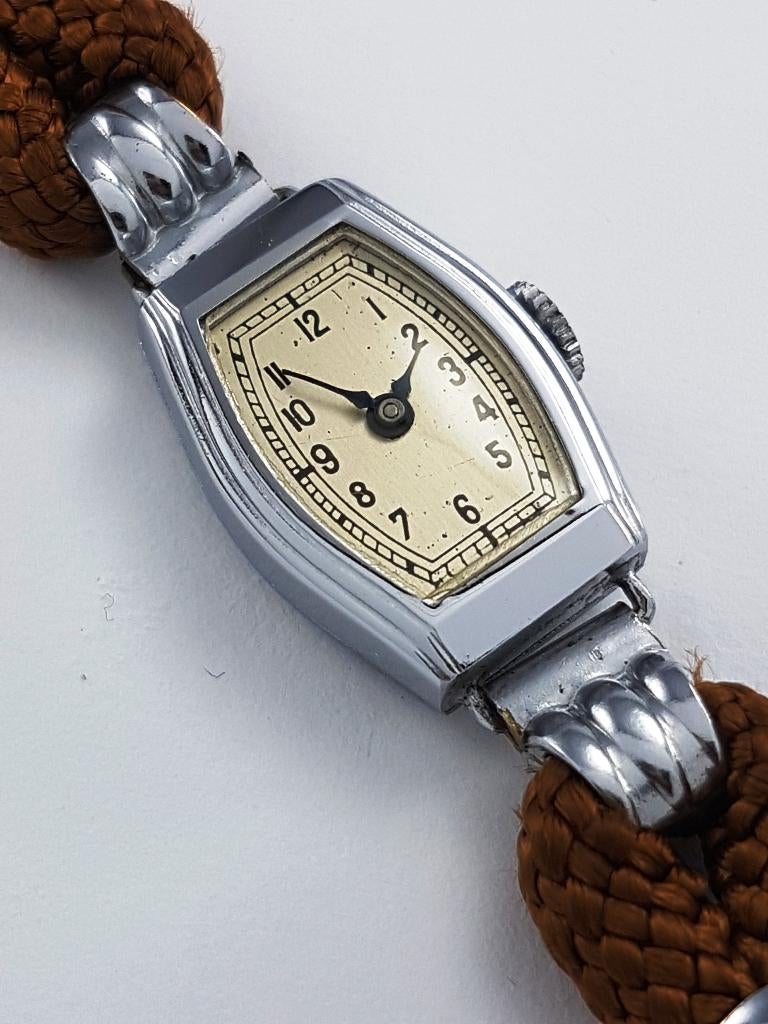 Antiek stalen damesuurwerk Vintage NOS 1930’s Nieuwe oude st, Staal, Met bandje, Polshorloge, 1930 tot 1960