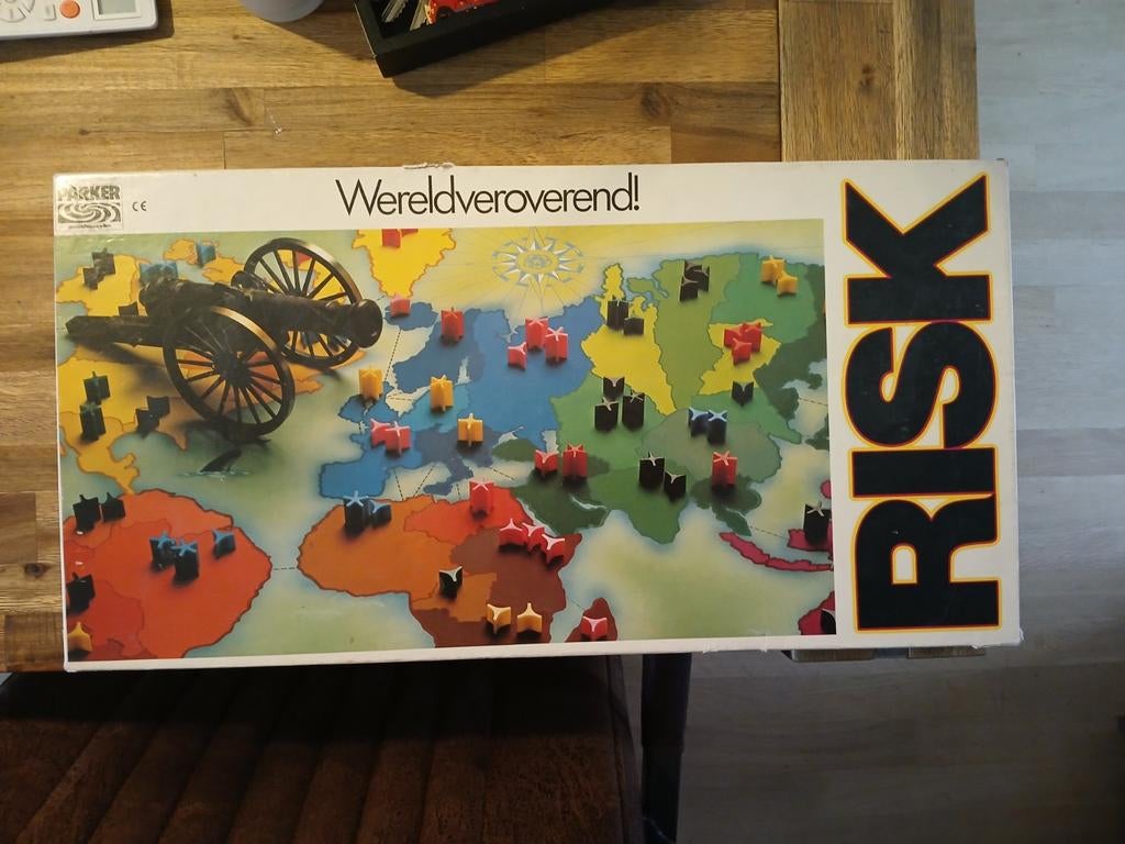 2x Risk Spel in Witte en Rode Doos, Ophalen of Verzenden, Gebruikt
