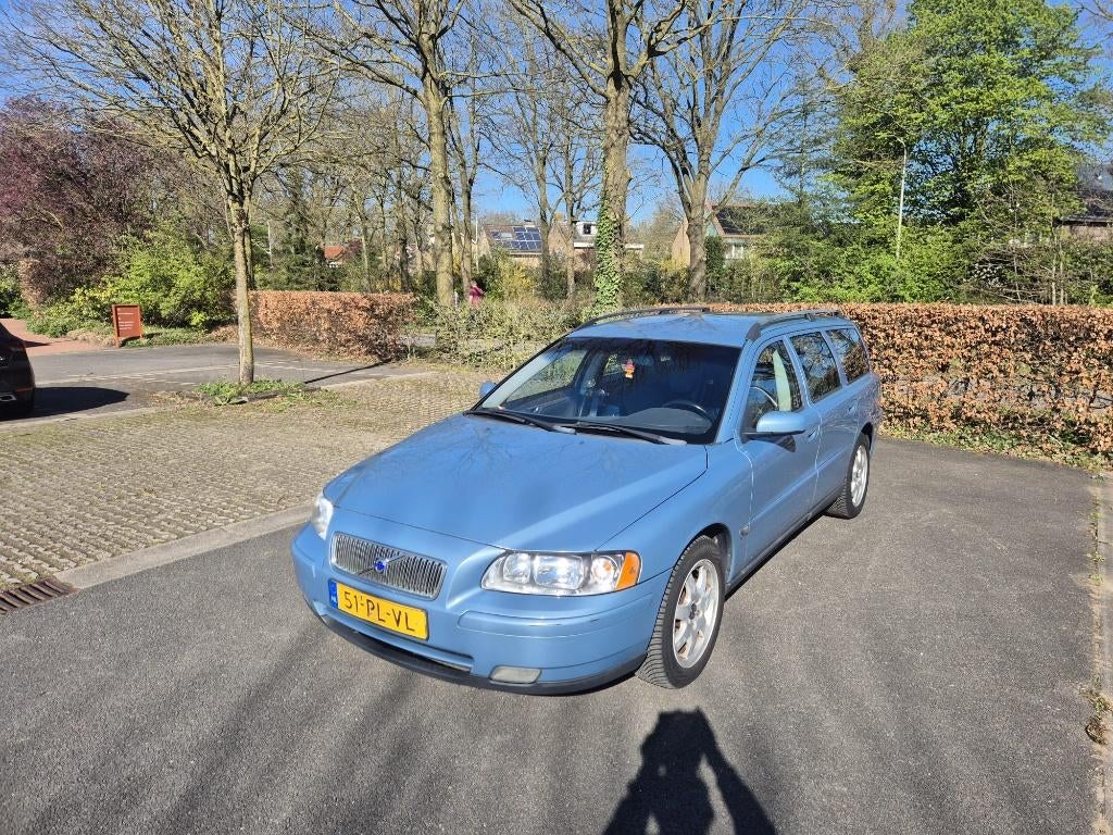 Volvo V70 2.4 140PK AUT 2004 Babyblauw loop of sloop, 1800 kg, Zwart, Blauw, Stationwagon