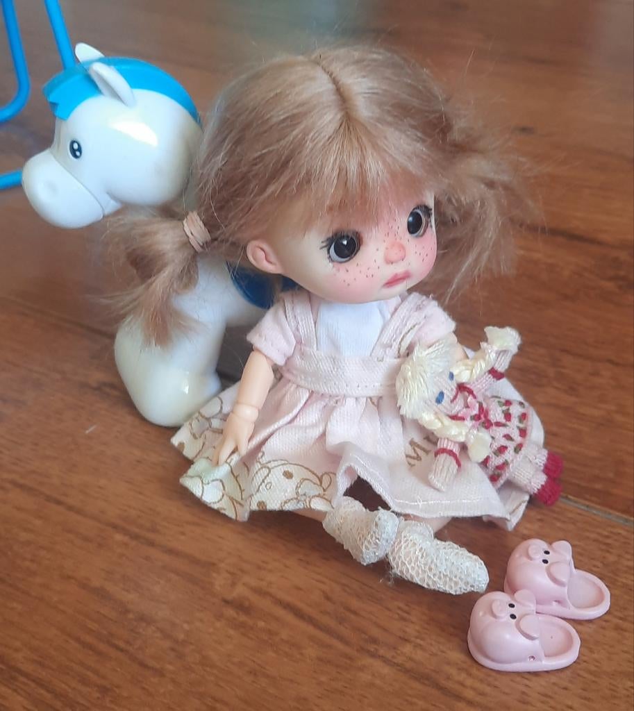 Bjd ob11 ooak gecustumized, fullset met extra's., Verzamelen, Ophalen of Verzenden, Zo goed als nieuw, Pop