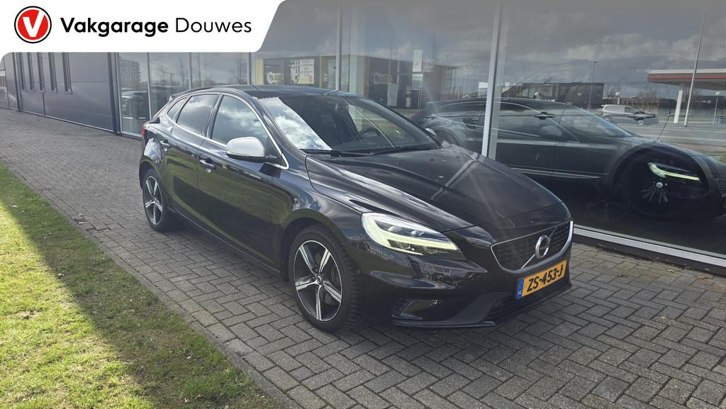 Volvo V40 1.5 T3 Polar+ Sport |R-Design |Pano |NAP|1e eigena, 4 cilinders, 700 kg, Zwart, 152 pk