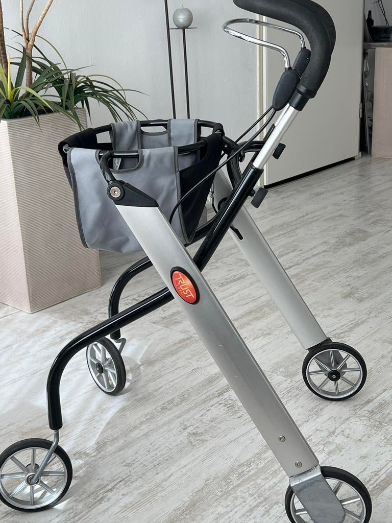 Trust binnen rollator met mandje inklapbaar, Ophalen, Opvouwbaar, Gebruikt