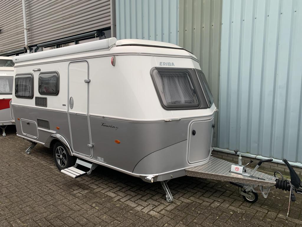 Eriba Touring Urban 530 Hordeur/Serv.luik/Luifel, Standaardzit, Bedrijf, 4 tot 5 meter, Eriba