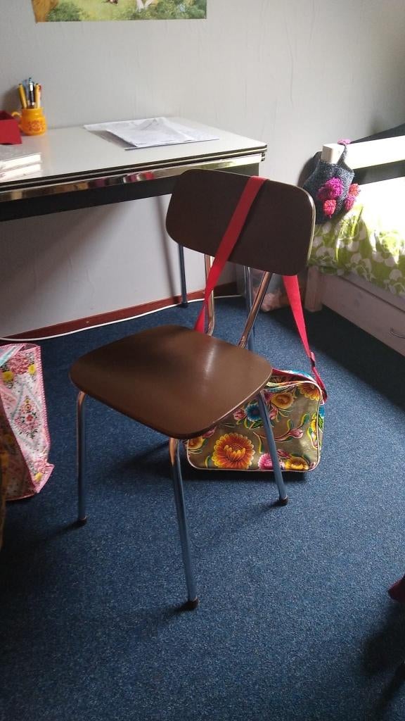 Twee vintage formica keukenstoeltjes, Huis en Inrichting, Stoelen, Ophalen, Twee, Bruin, Vintage