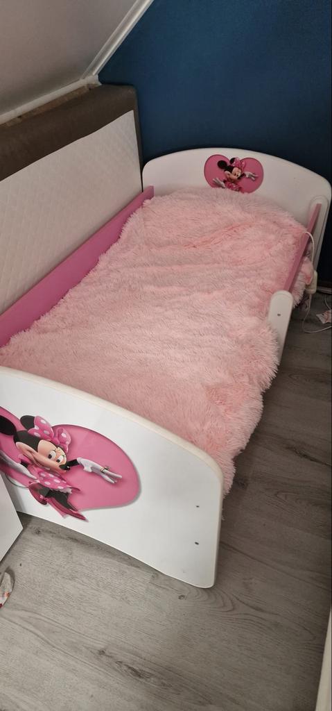 Kinder slaapkamer Minnie MouseSet - Bed en Kledingkast, Gebruikt, 70 tot 85 cm, Ophalen of Verzenden, Lattenbodem