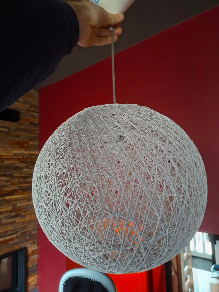 Witte hanglamp van draad - bolvormig, Huis en Inrichting, Ophalen, Overige materialen, Gebruikt, Modern, Sfeervol