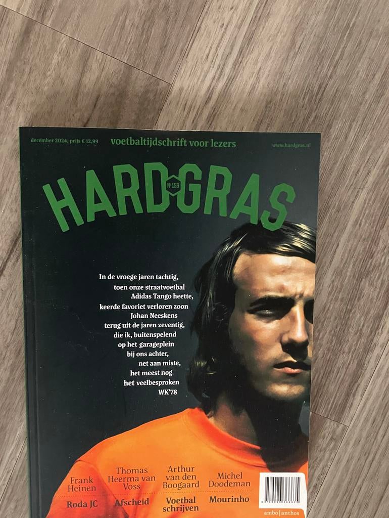 Hard Gras Voetbaltijdschrift - Nr. 159 (december 2024), Boeken, Sportboeken, Ophalen, Zo goed als nieuw, Balsport