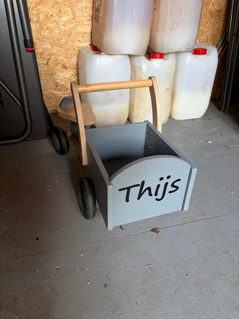 Houten loopkarretje met naam 'Thijs', Kinderen en Baby's, Speelgoed | Buiten | Voertuigen en Loopfietsen, Ophalen, Gebruikt, Duwvoertuig