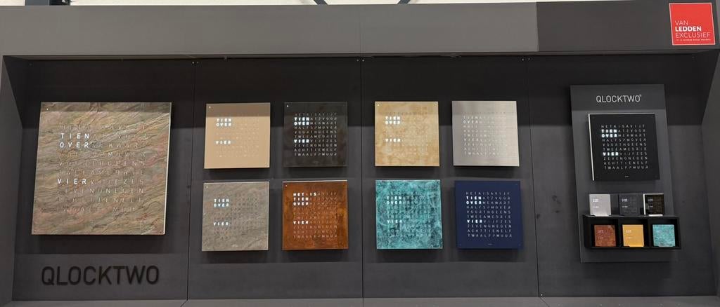 Paasactie Qlocktwo Woordklok Design Klok Touch Classic, Wekker of Tafelklok, Digitaal, Nieuw, Ophalen of Verzenden