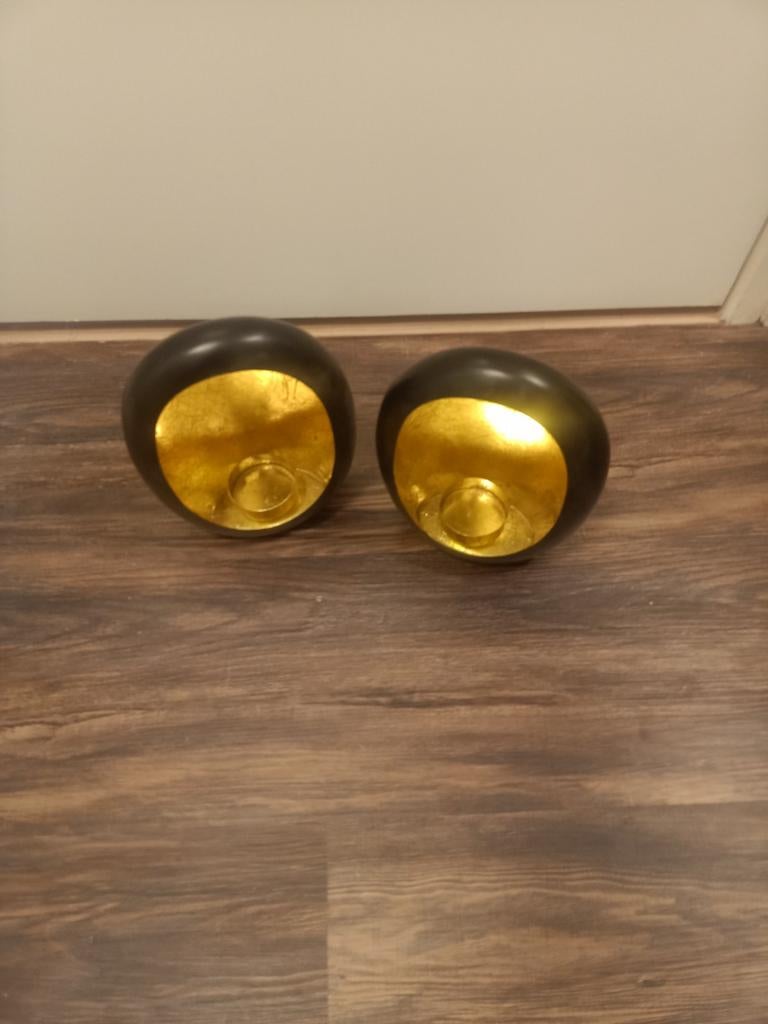 Twee donkere kandelaars met gouden binnenkant, Ophalen of Verzenden, Overige materialen, Minder dan 25 cm