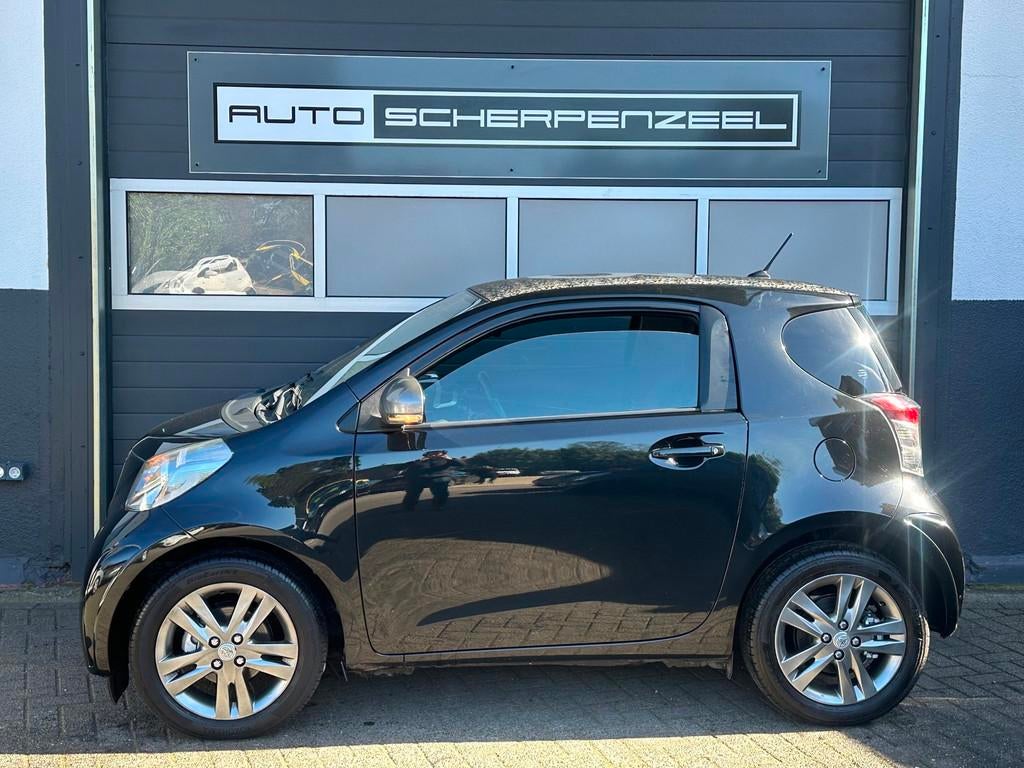 Toyota IQ 1.0 VVTi AUTOMAAT Aspiration | LEER | CARPLAY | NL, Gebruikt, Stoelverwarming, 4 stoelen, Leder en Stof