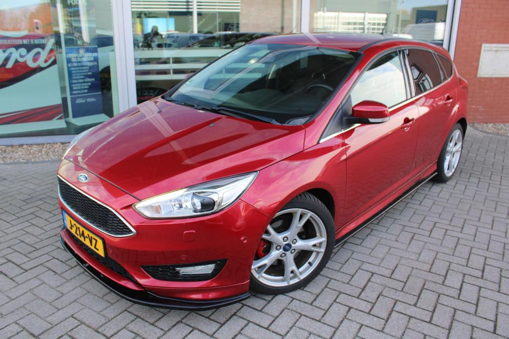 Ford Focus 1.5 EcoBoost 150 PK Titanium | Winterpack | Xenon, 4 cilinders, Leder en Stof, Bedrijf, Handgeschakeld