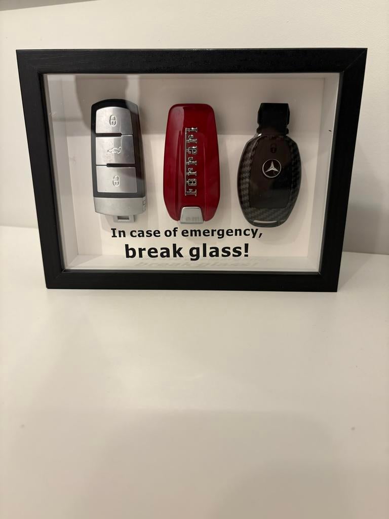 Unieke Sleuteldisplay: Ferrari, BMW, Mercedes - Noodgeval, Verzenden, Nieuw, Reclamebord