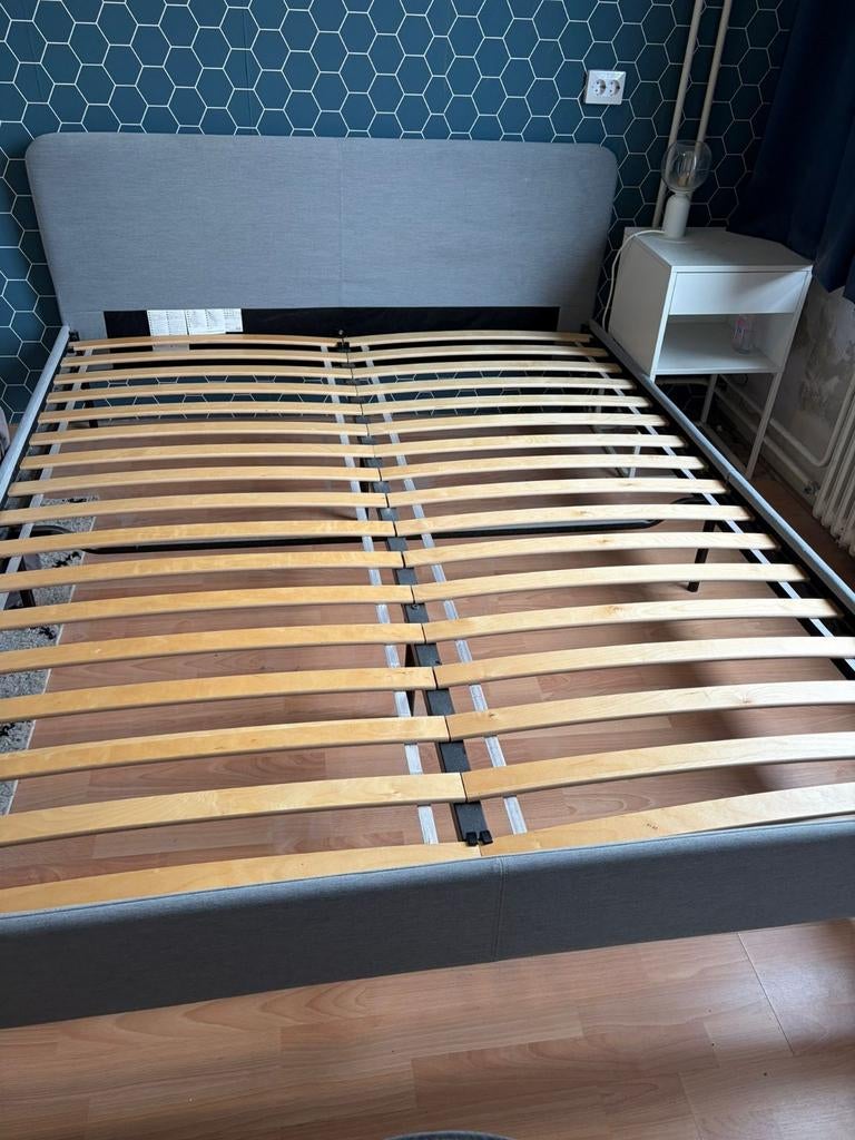 Bedframe met lattenbodem en grijs hoofdboard, Ophalen, Tweepersoons, 160 cm, Stof