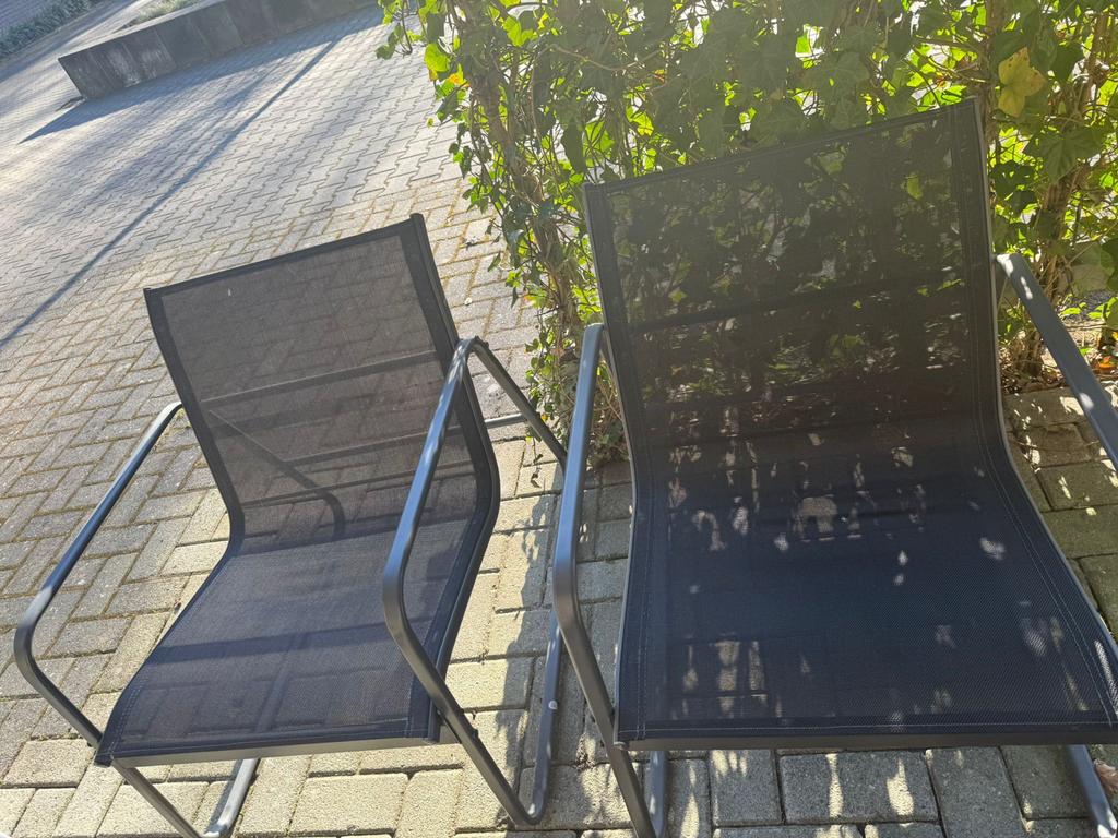 Tuinset met twee stoelen en een tafel, Ophalen, Gebruikt, Overige materialen, 2 zitplaatsen