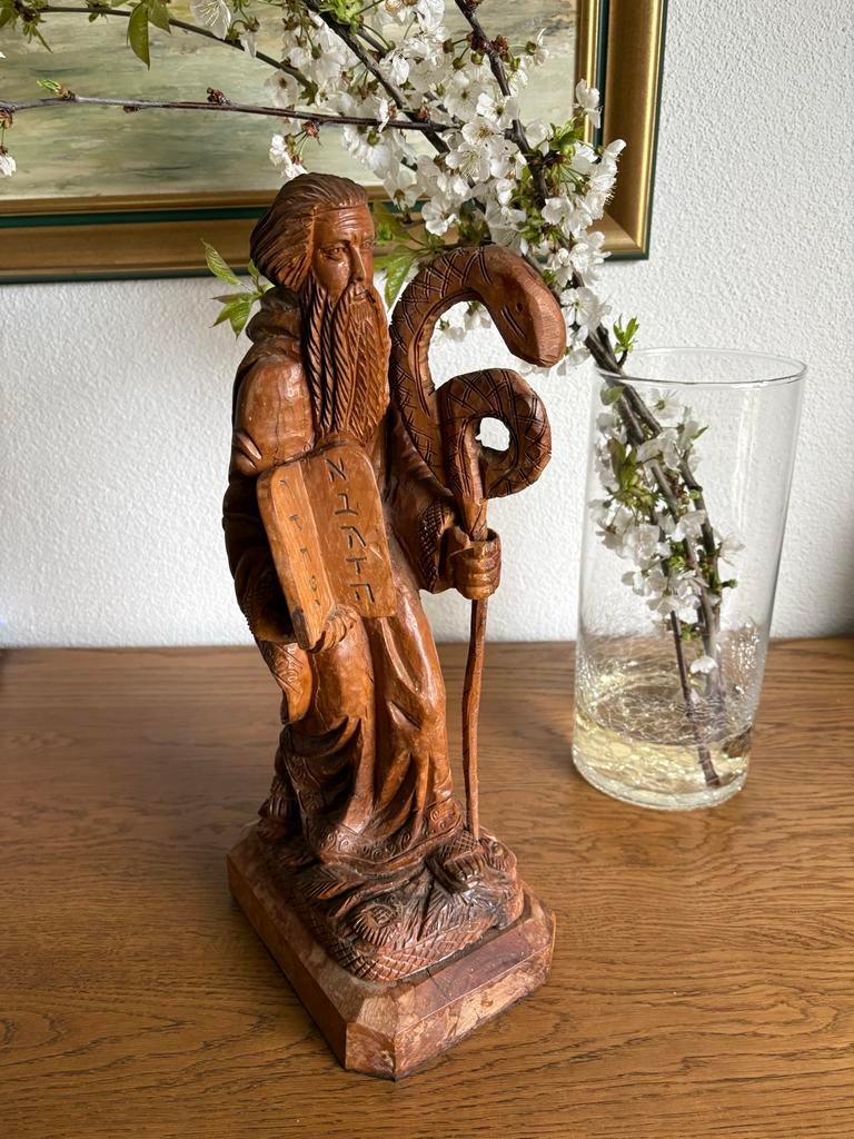 Houten beeld Mozes met 10 geboden en slangenstaf, Antiek en Kunst, Antiek | Religie, Ophalen of Verzenden