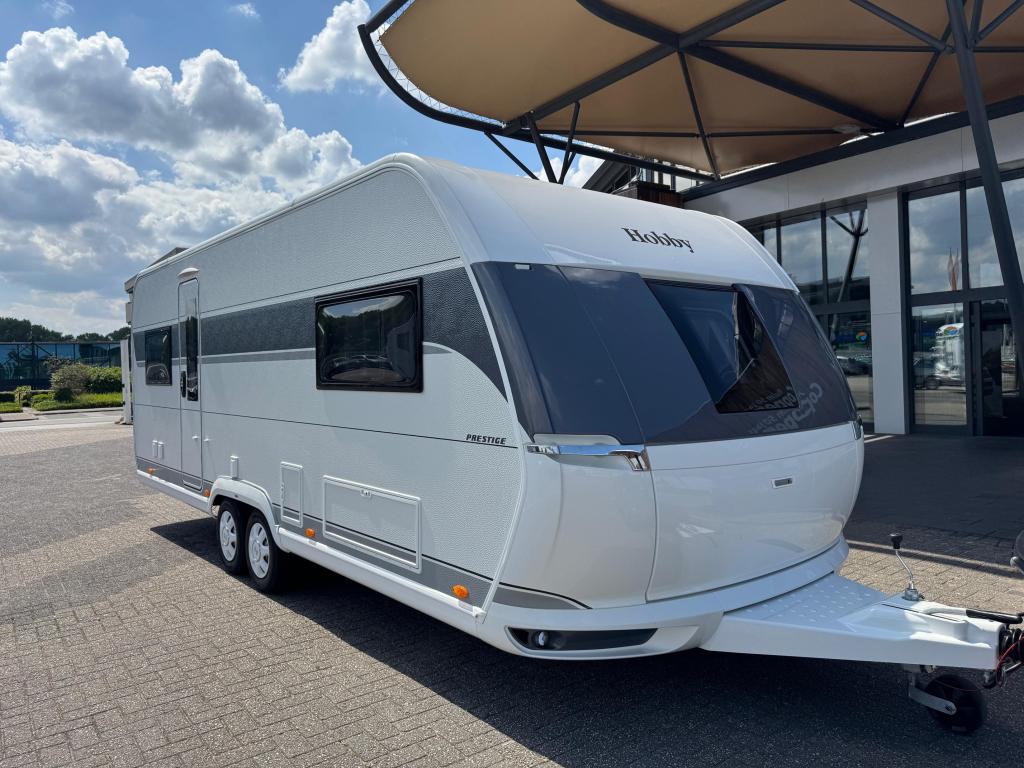 Hobby Prestige 620 CL 2025 MEGA KORTING!!! €4.000,-, Caravans en Kamperen, Schokbreker, Standaardzit, Hobby, Overige typen