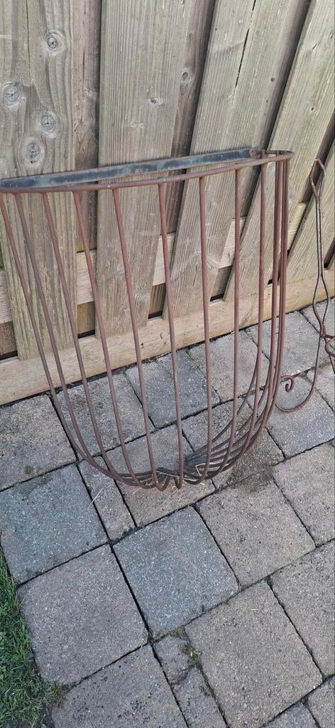 GIETIJZEREN HOOI MAND EN PLANTENHOUDER, Gebruikt, Minder dan 30 cm, Rond, Ophalen of Verzenden