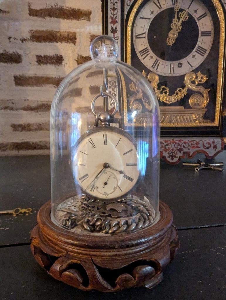 Zilveren klokje onder stolp met ketting, Ophalen of Verzenden