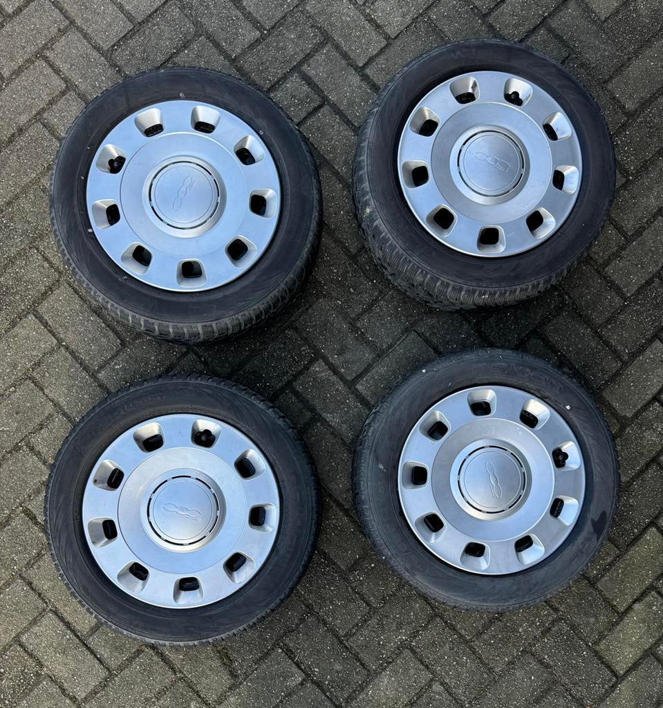 Fiat 500 set winterbanden Nokian 175/65/14 wieldopen velgen, Ophalen of Verzenden, Zo goed als nieuw