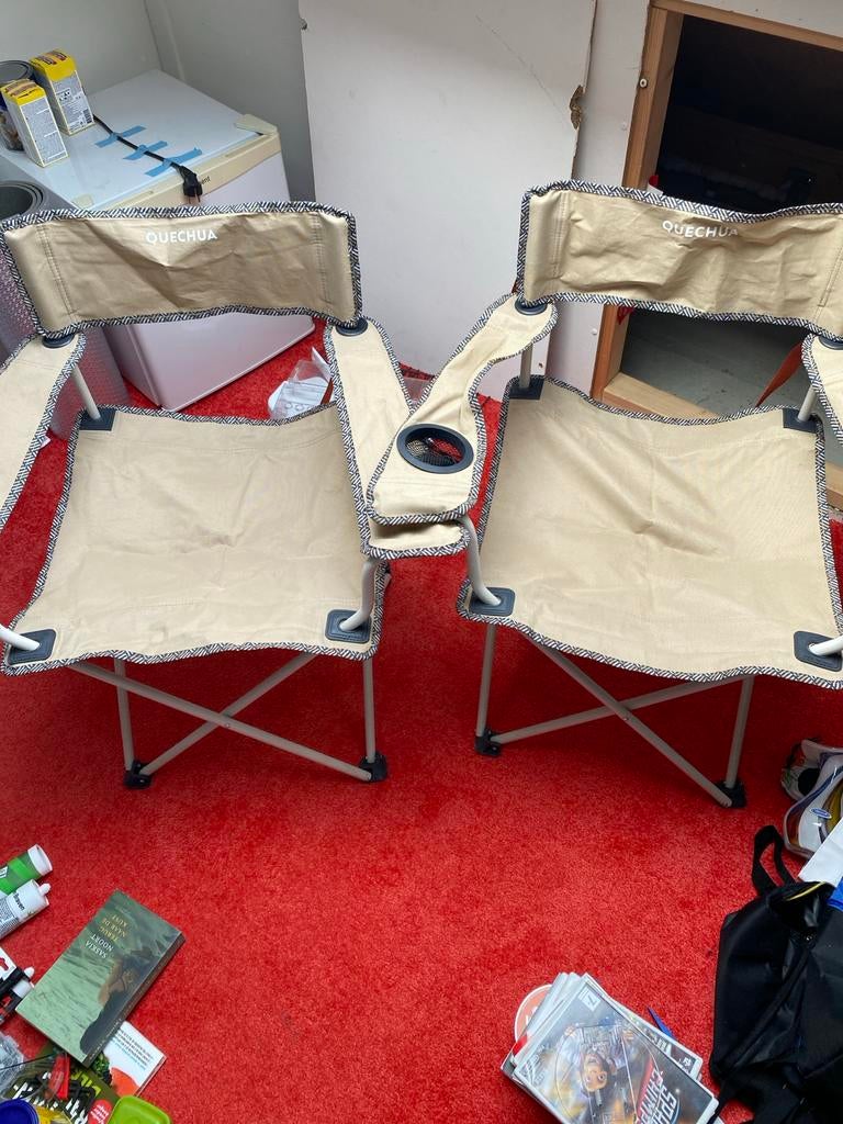2x Decathlon Quechua campingstoelen met bekerhouder, Caravans en Kamperen, Ophalen, Zo goed als nieuw, Campingstoel