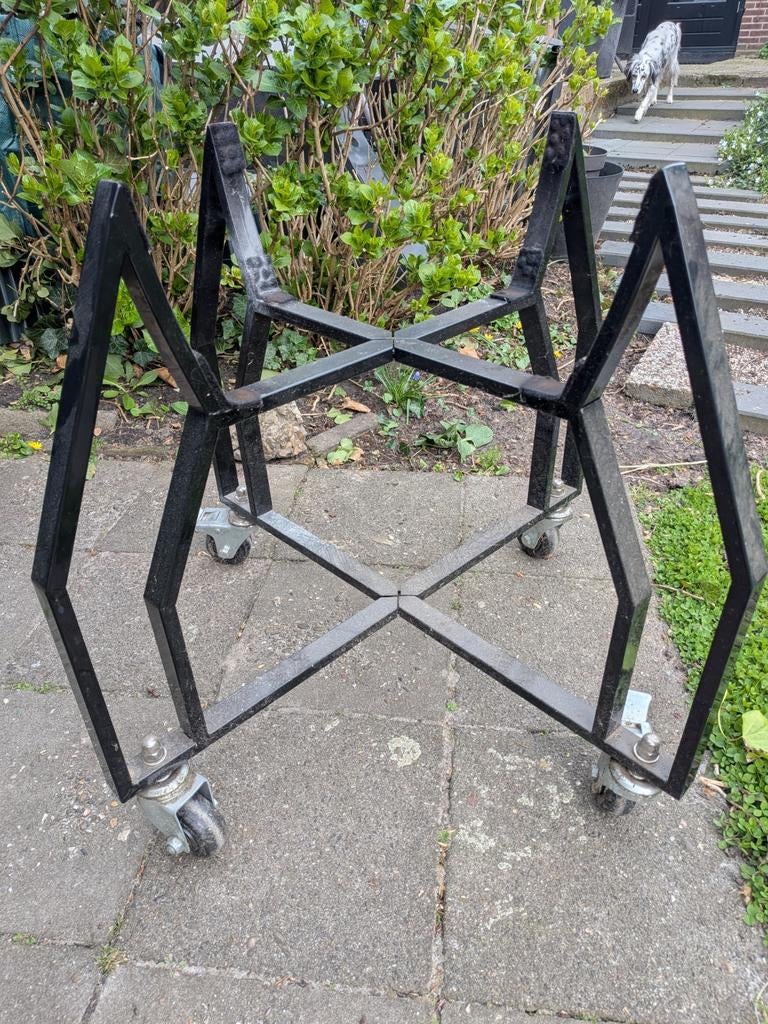 Frame voor een Large Kamado Barbecue, Ophalen