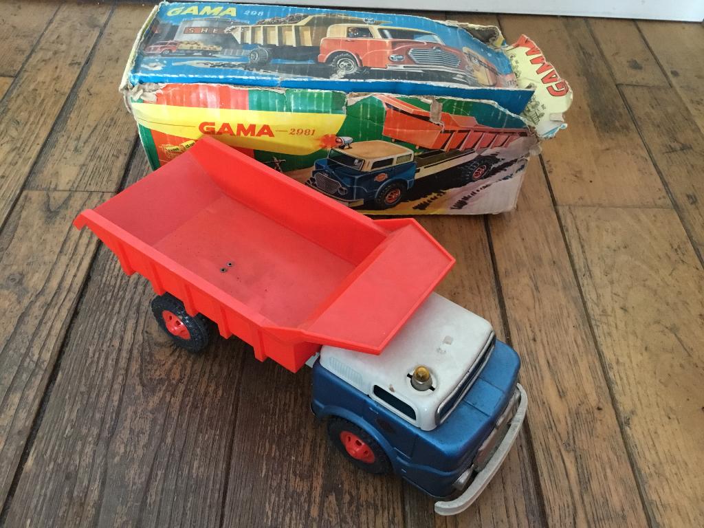 Gama 2981 - Blikken Kiepwagen met doos - Kipper, Ophalen of Verzenden, Gebruikt, Bus of Vrachtwagen